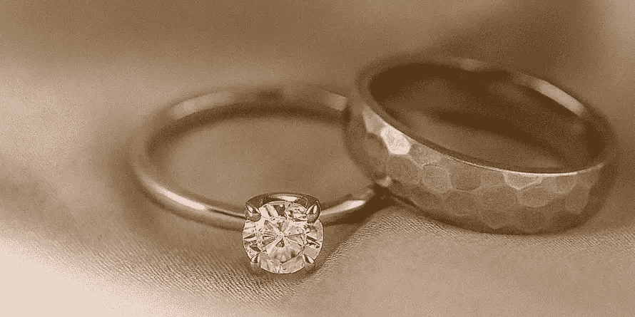 Anillos de compromiso y alianzas de boda artesanales en Joyeval Valencia